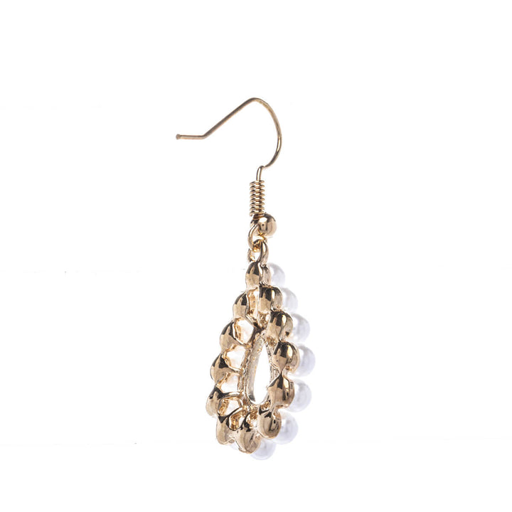 Hanging teardrop shaped pearl earrings