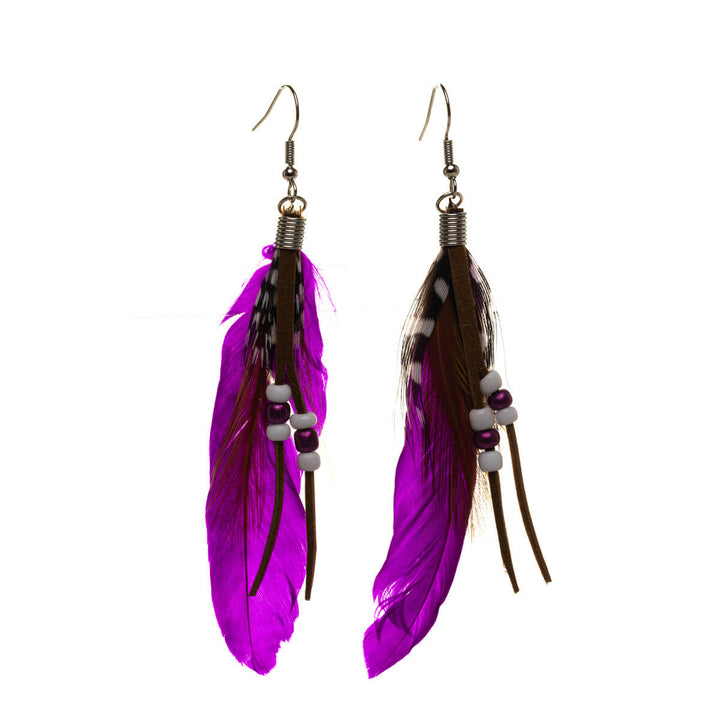 Hanging feather earrings with pearls