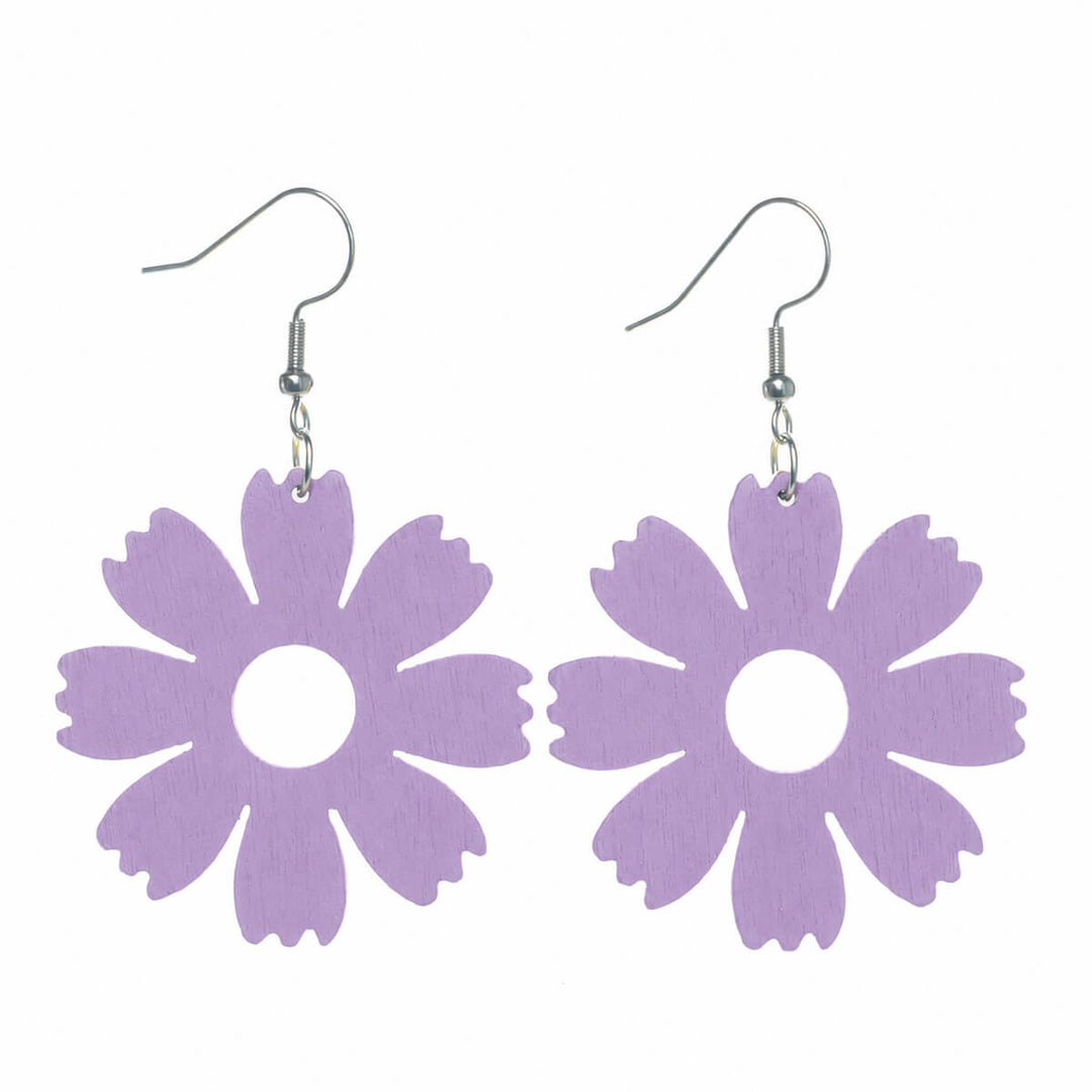 Lila hängande blomörhängen med träblomma