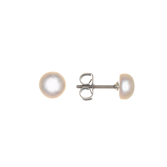 Aidot Helmikorvakorut 6 mm – Makeanveden Helmi (Titaani G23) – helmenvalkoinen