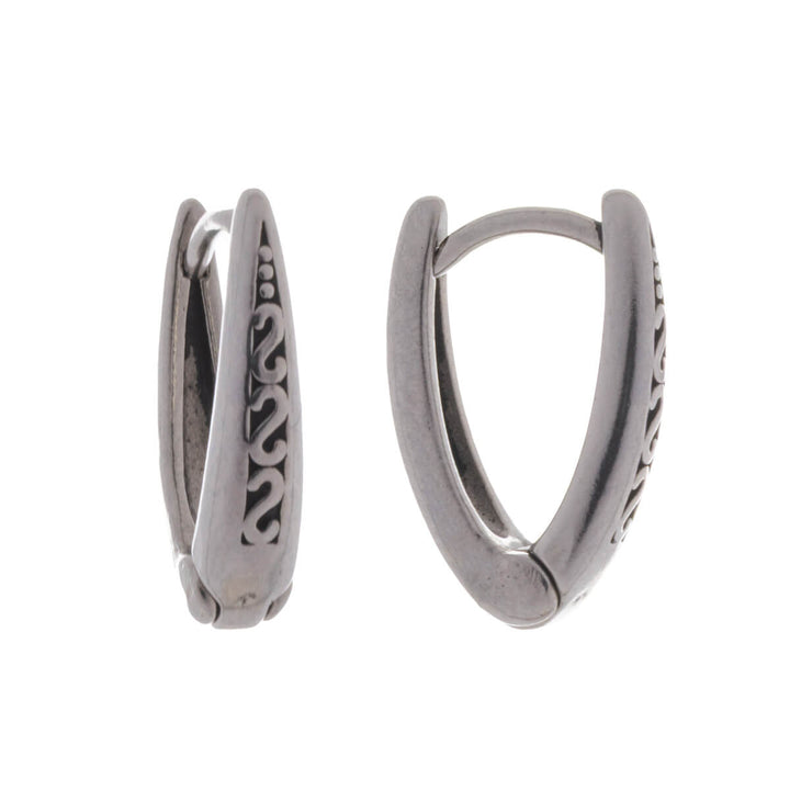 V-shaped earring 8mm – Patterned surgical steel (316L)