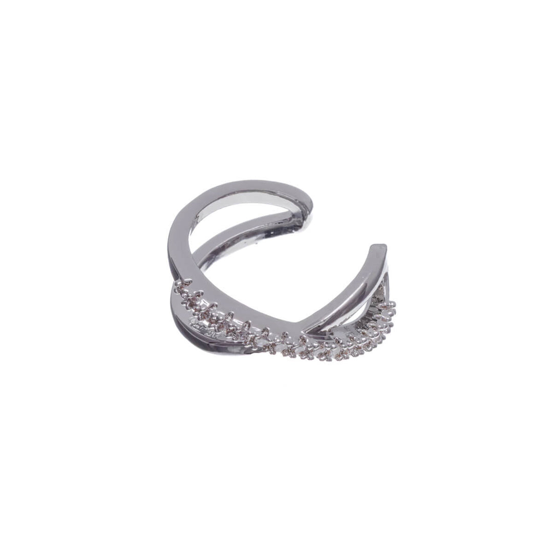 Öronmanschett med korsande rustika detaljer i zirkonia