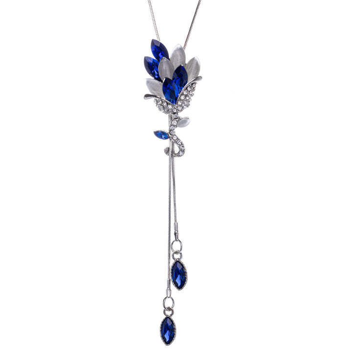 Long festive necklace glittering flower