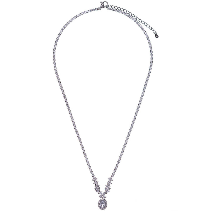 Oval-shaped zirconia necklace