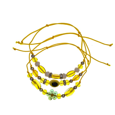 Tre justerbara armband med färgglada pärlor