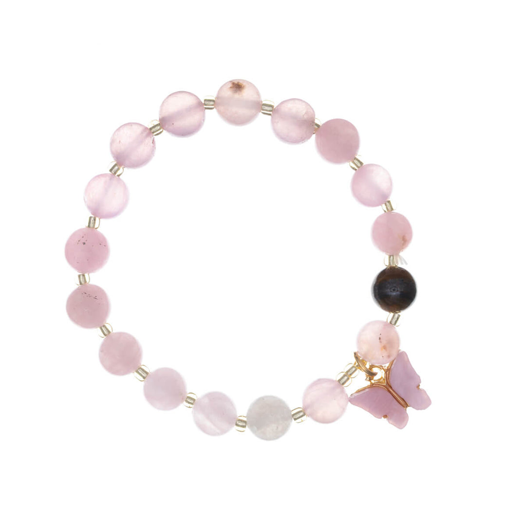 Armband med stenpärlor och fjärilshänge