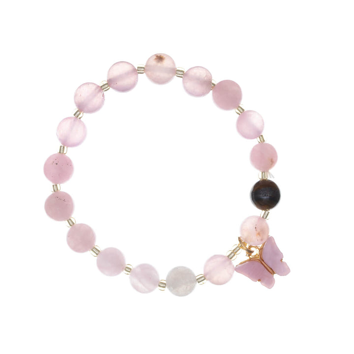 Armband med stenpärlor och fjärilshänge