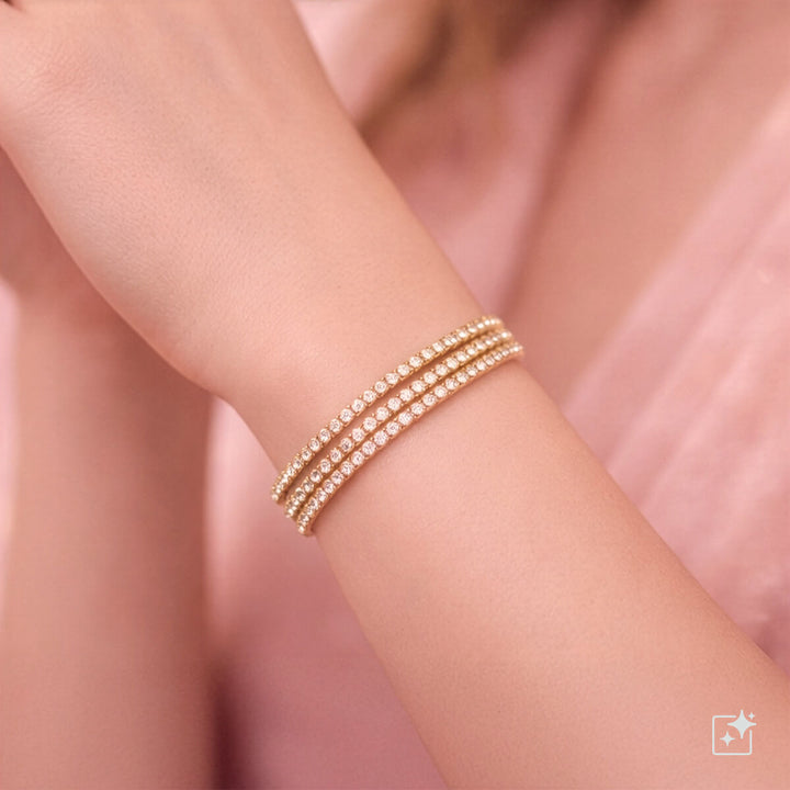 Tre-radigt tennisarmband med runda zirkoner