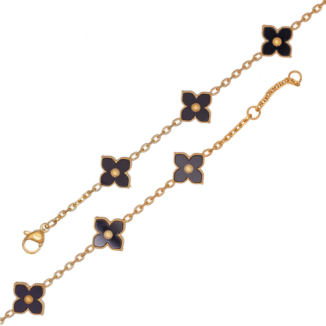 Delikat armband med fyrklöver i svart finish (PVD-guldpläterat stål)