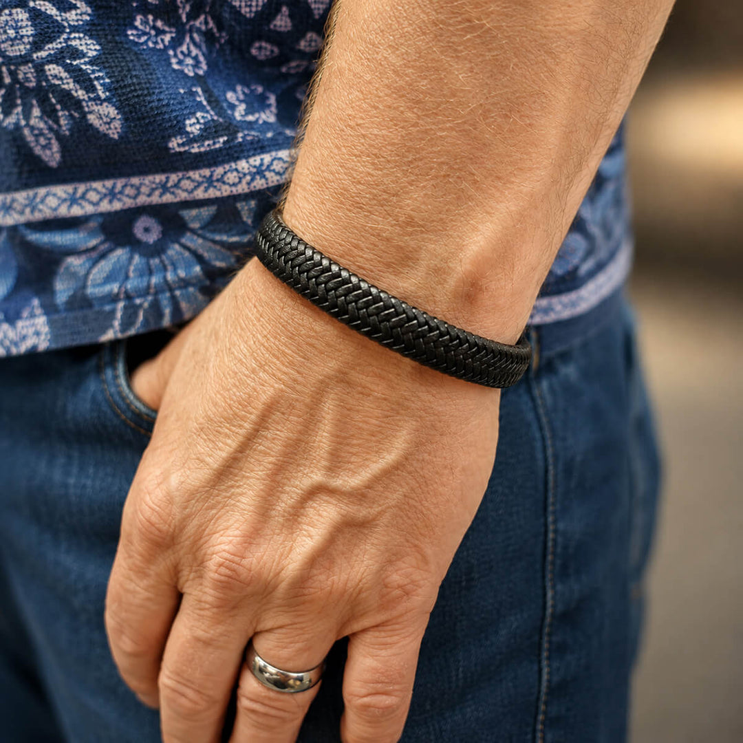Braided leather bracelet with a steel clasp (316L steel)