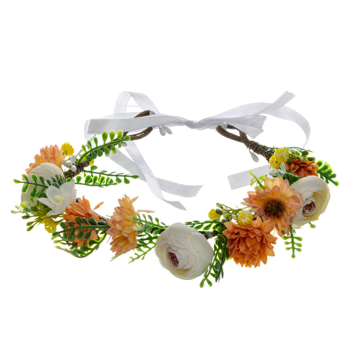 En blomkrans i varma nyanser med orange och vita blommor