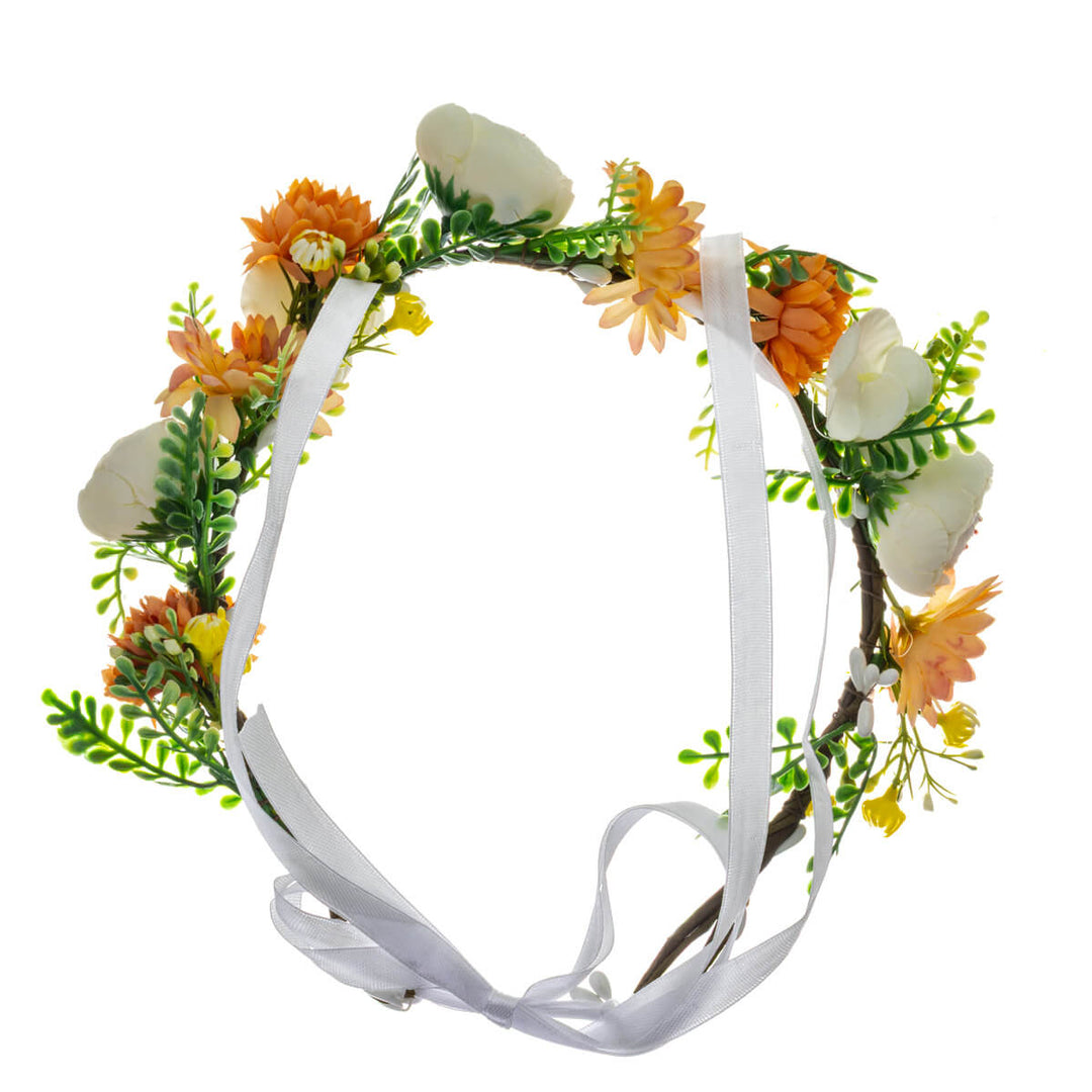 En blomkrans i varma nyanser med orange och vita blommor