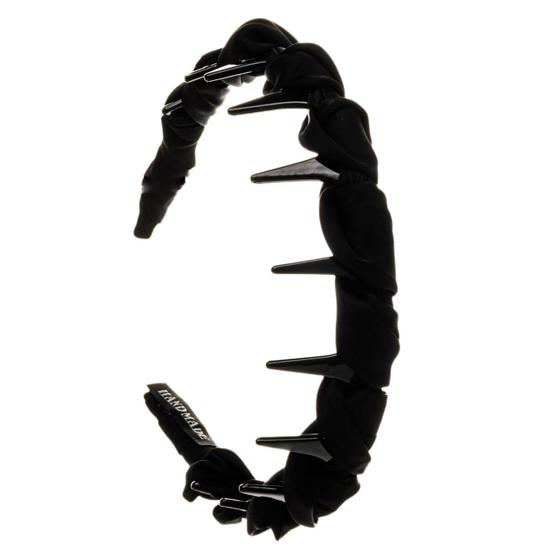 Plastiskt hårband dekorerat med satintyg