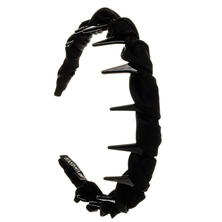 Plastiskt hårband dekorerat med satintyg