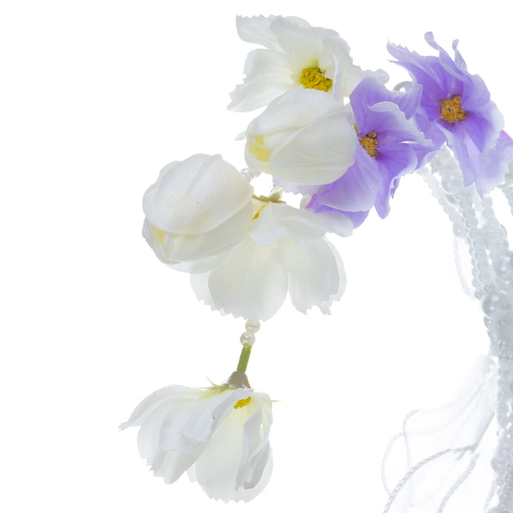 Helmikaari brudbukett – vit-lila konstgjorda blommor