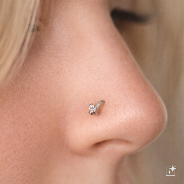 Näsring i form av en fjäril med zirkon, spiralformad, 0,8 mm (titan G23)