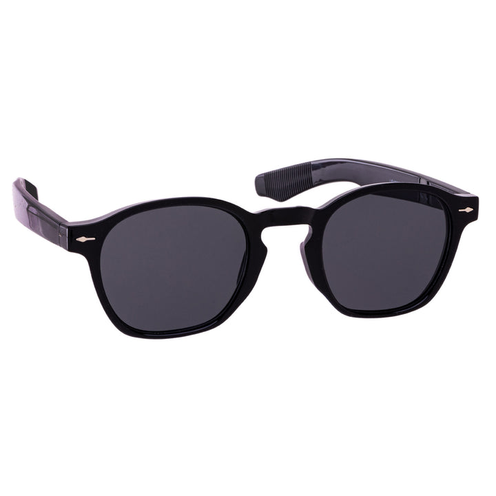 Round sunglasses with plastic frames