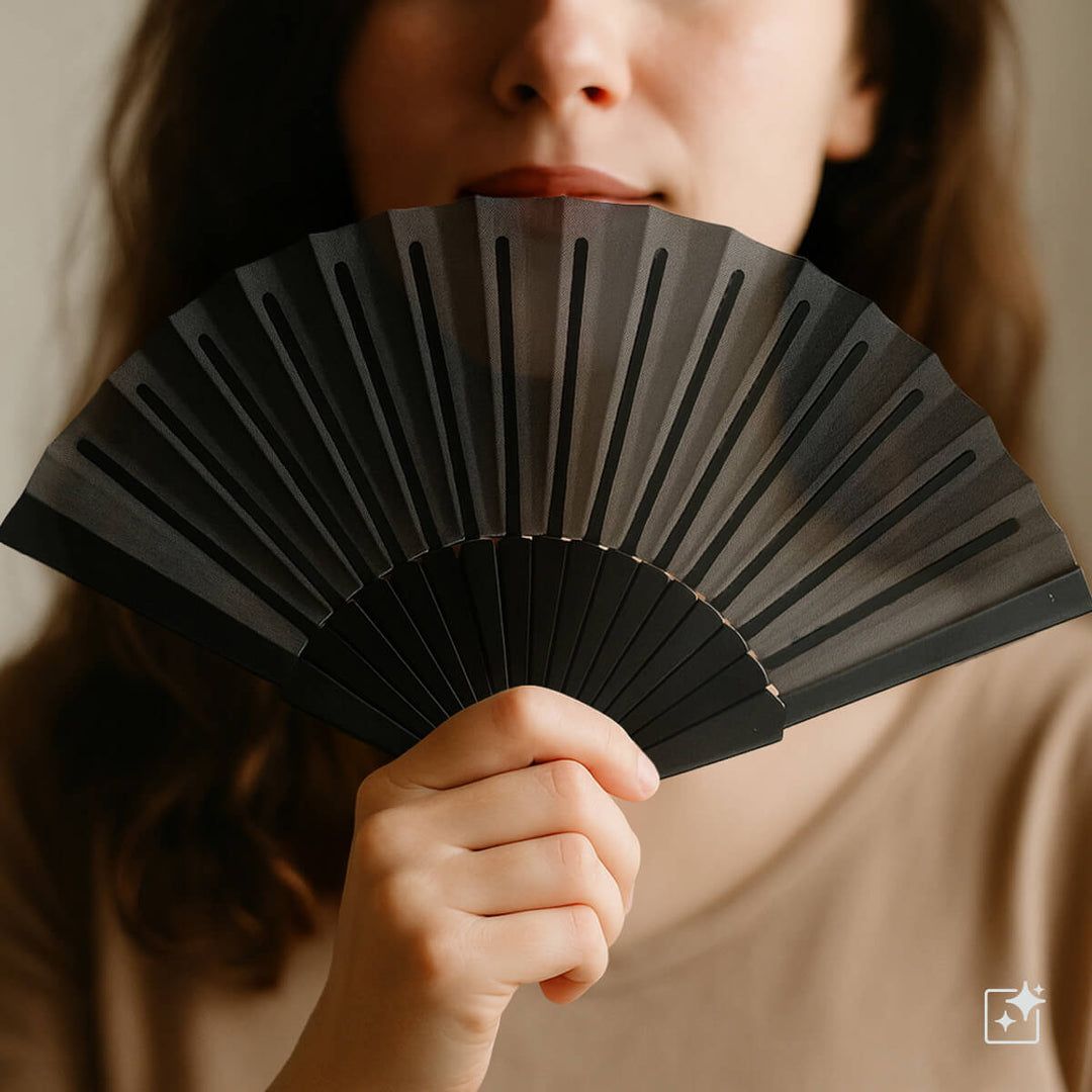 Plastic fan with cloth