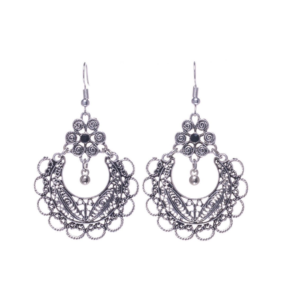 Round decorative flower earrings