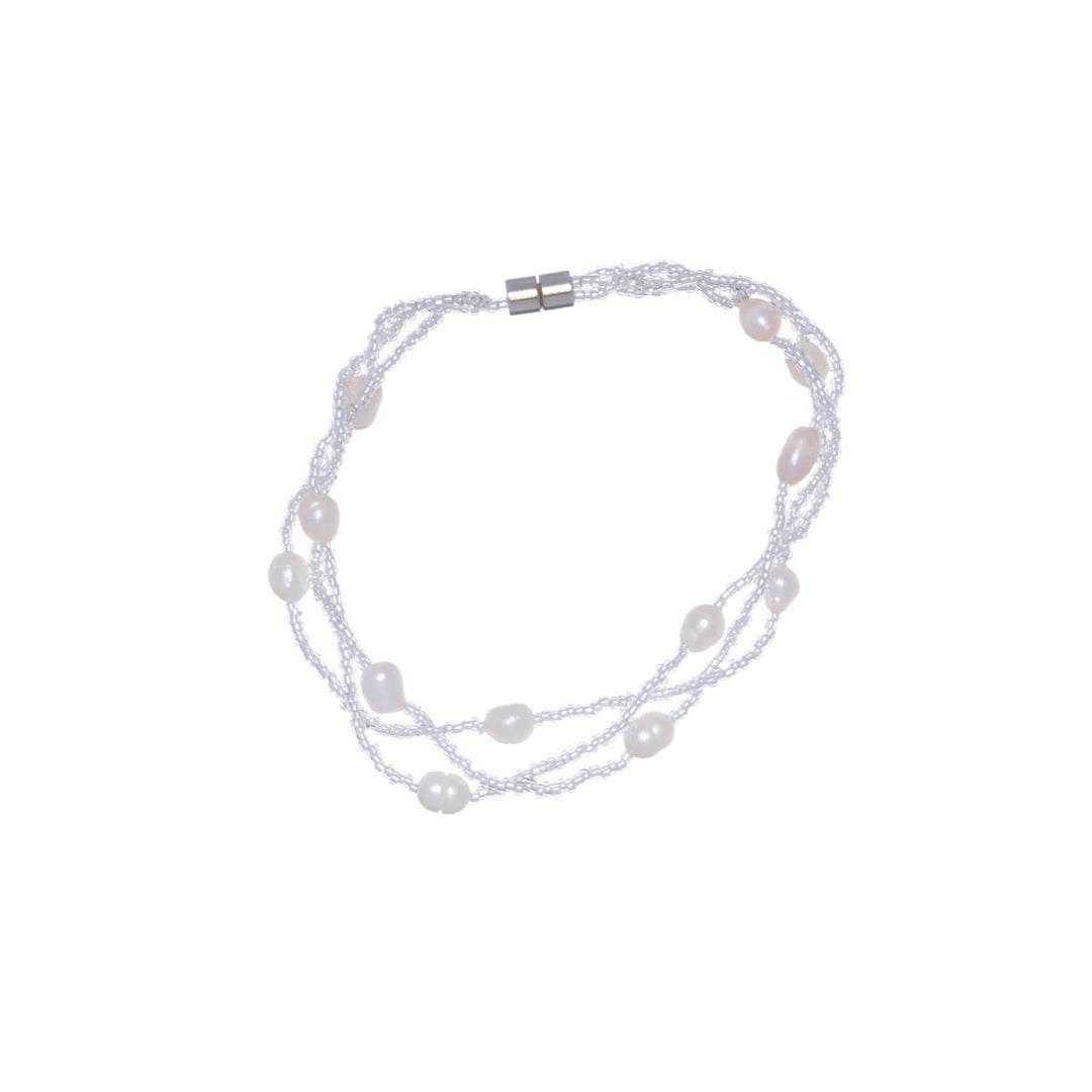 Many lines of pearl necklace and bracelet
