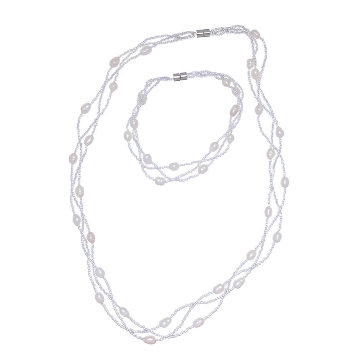 Many lines of pearl necklace and bracelet