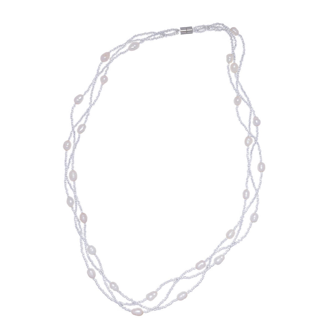 Many lines of pearl necklace and bracelet