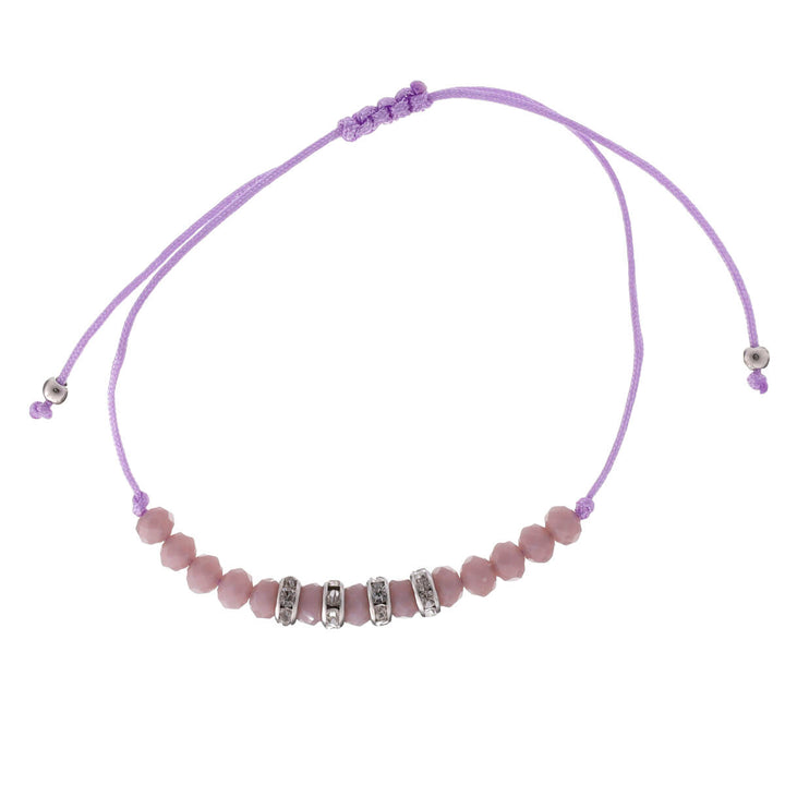 Ett tunt armband med glaspärlor