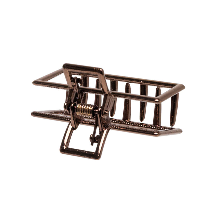 En liten rektangel av metallisk hajtandklipp 4,5 cm