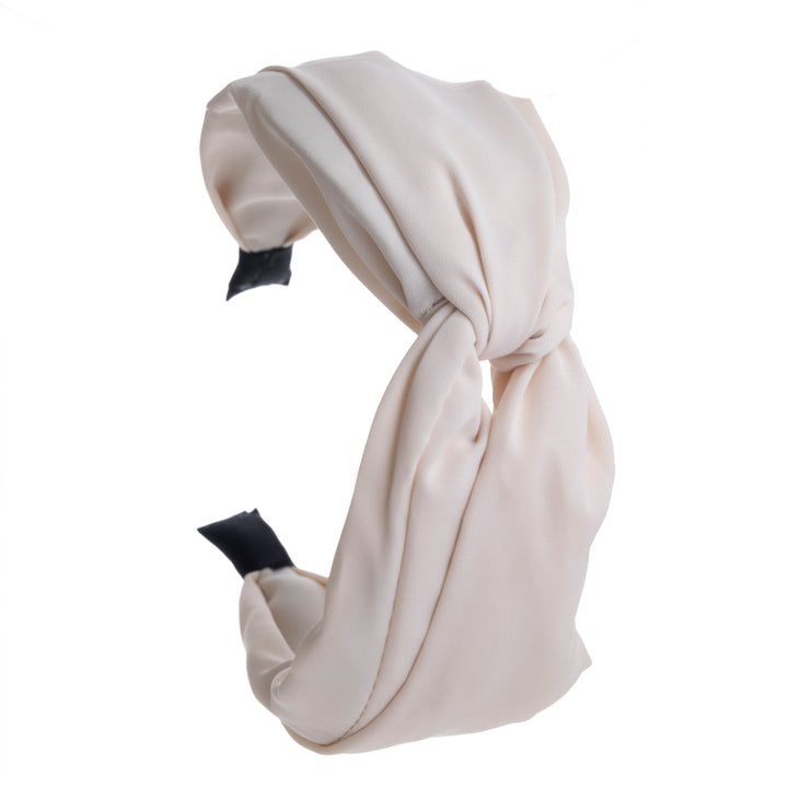 A node strap on a wide hairstyle