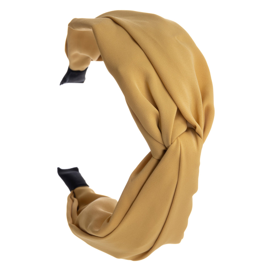 A node strap on a wide hairstyle