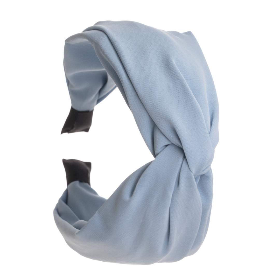 A node strap on a wide hairstyle