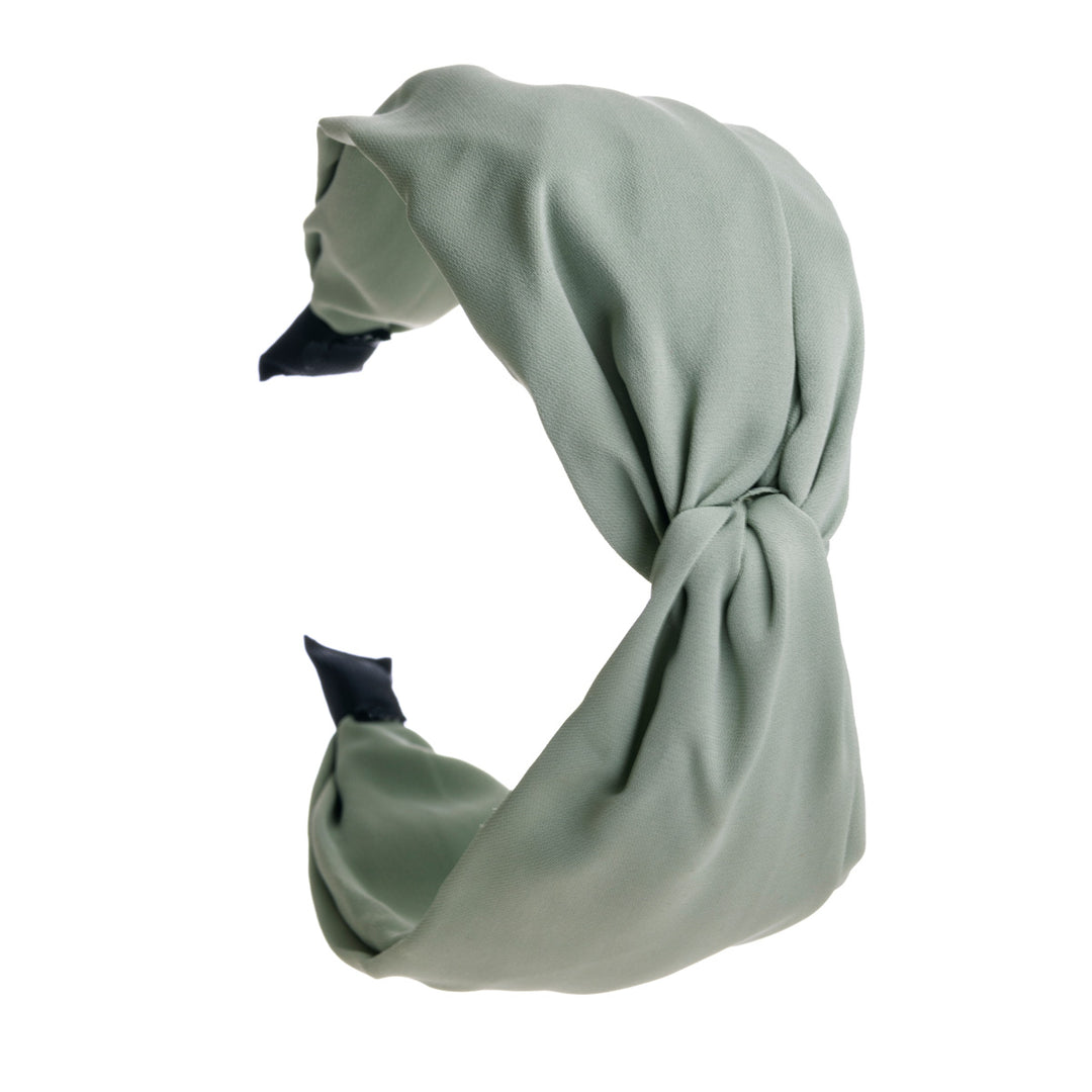 A node strap on a wide hairstyle