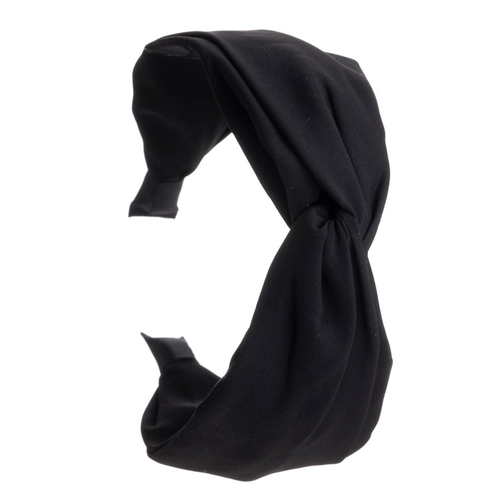 A node strap on a wide hairstyle