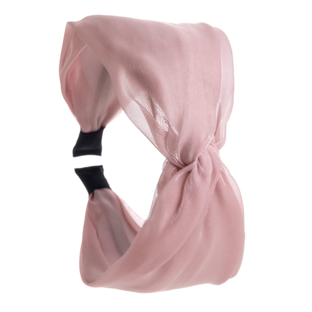 Shiny wide hairstyle