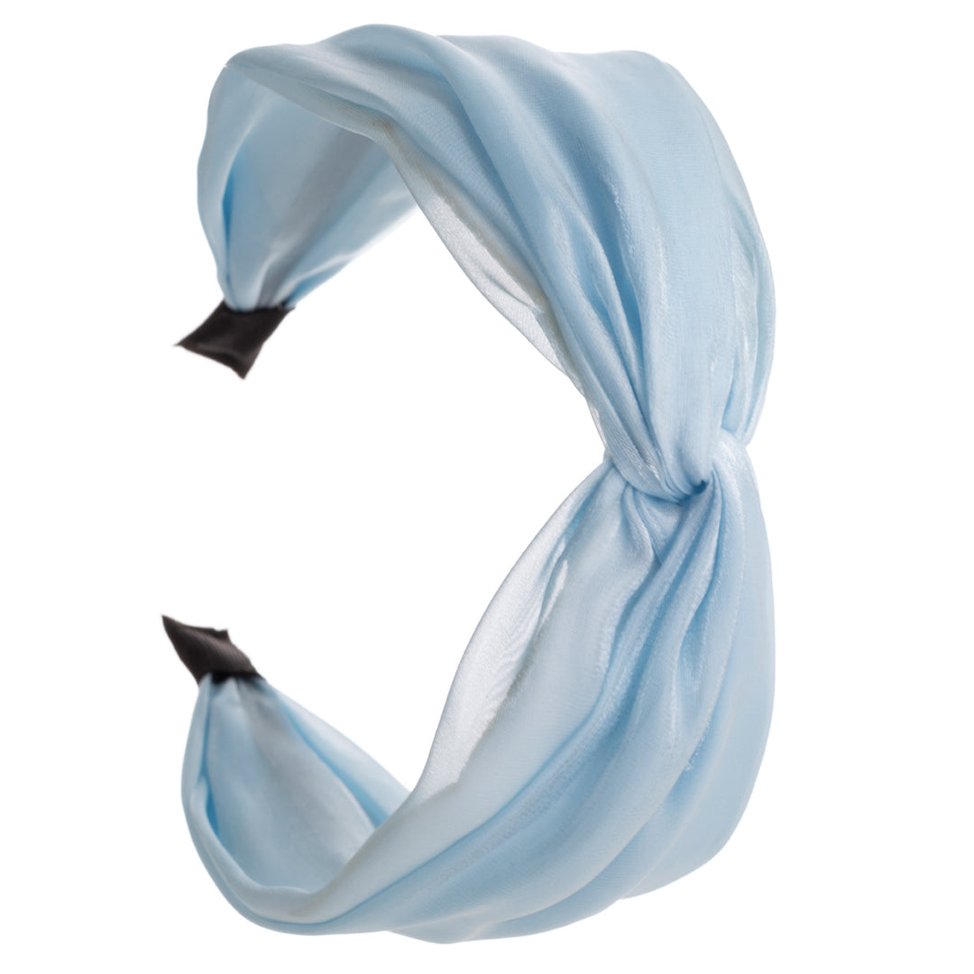 Shiny wide hairstyle