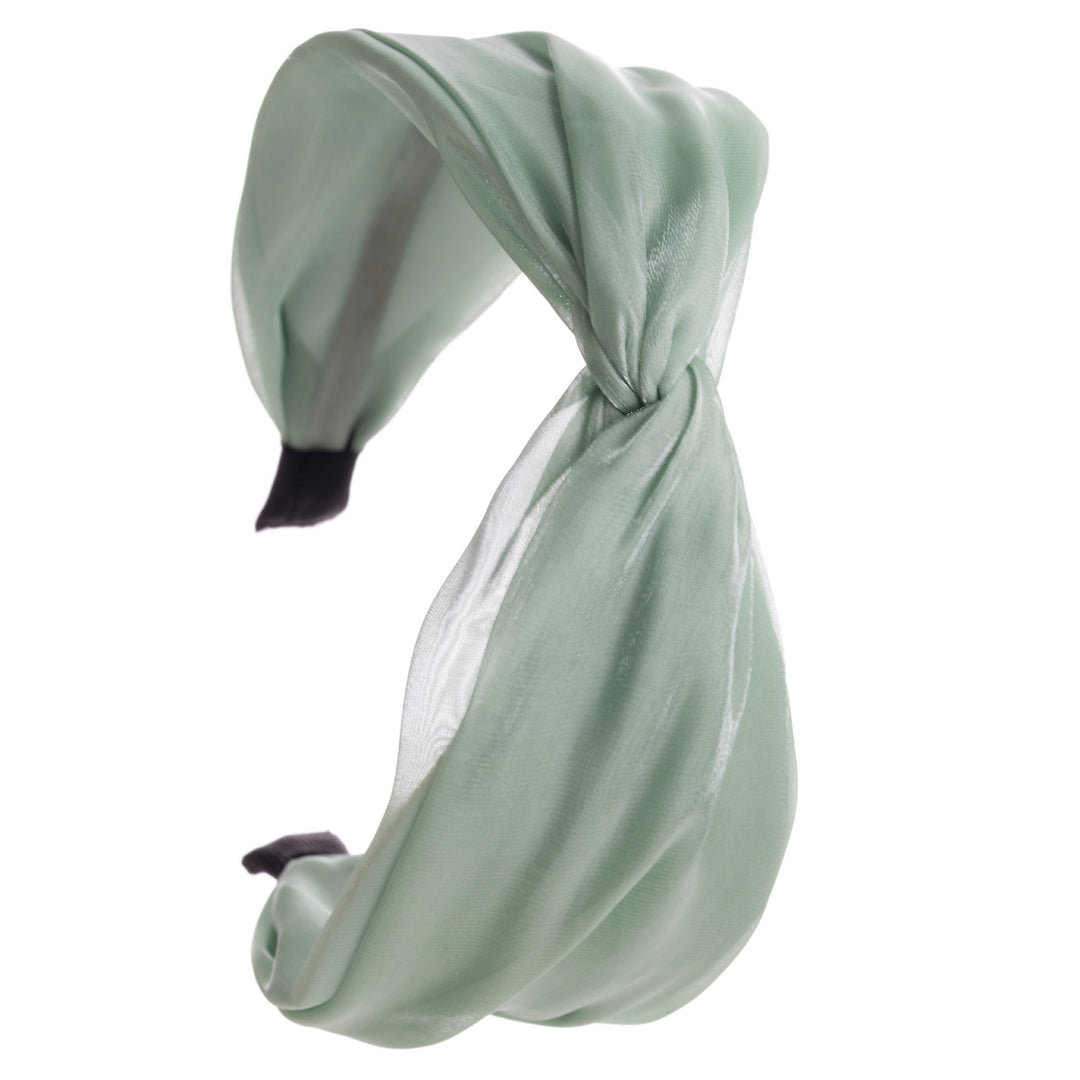 Shiny wide hairstyle