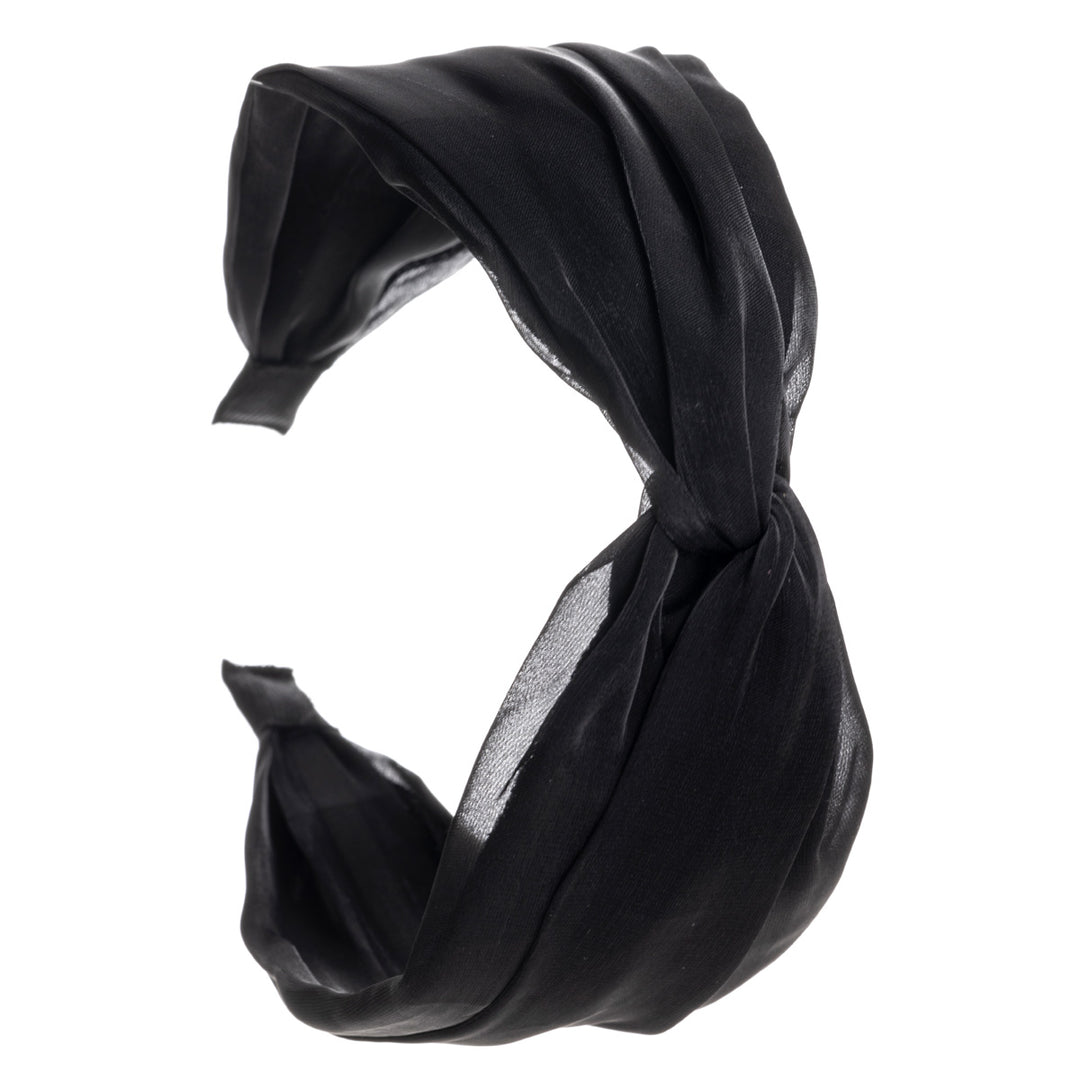 Shiny wide hairstyle