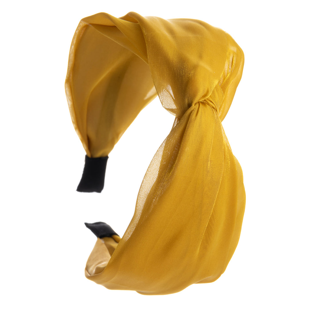 Shiny wide hairstyle