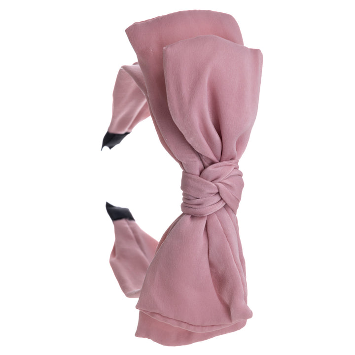 A wide banter of a hairstyle