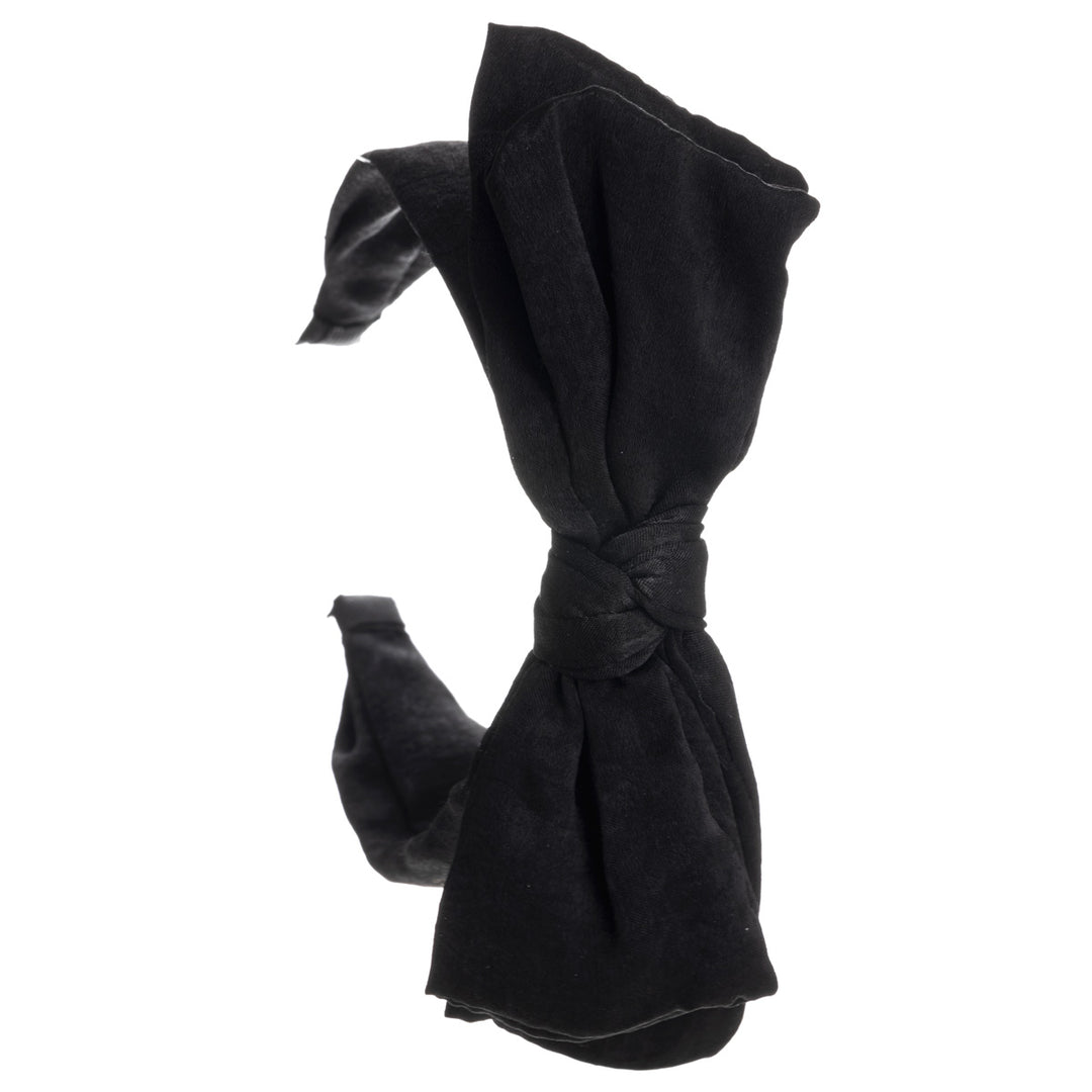 A wide banter of a hairstyle