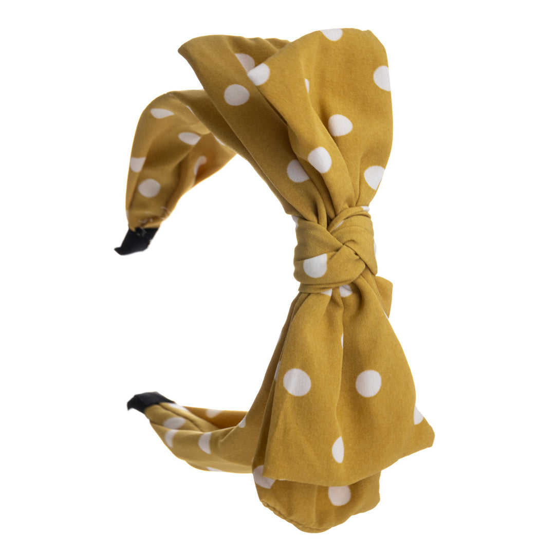 En prickad bred bågskakelhårkrage