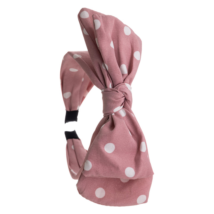 En prickad bred bågskakelhårkrage