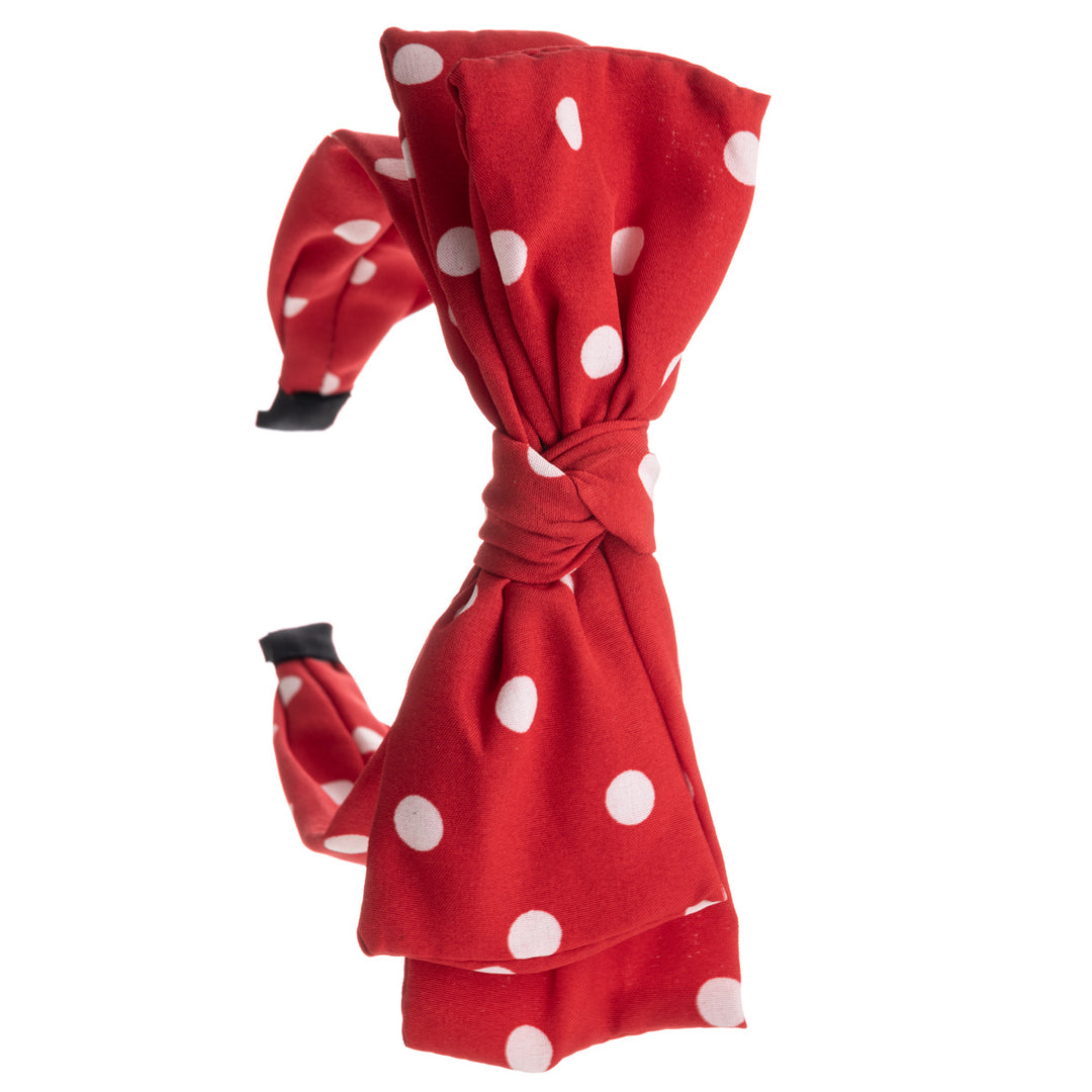 En prickad bred bågskakelhårkrage