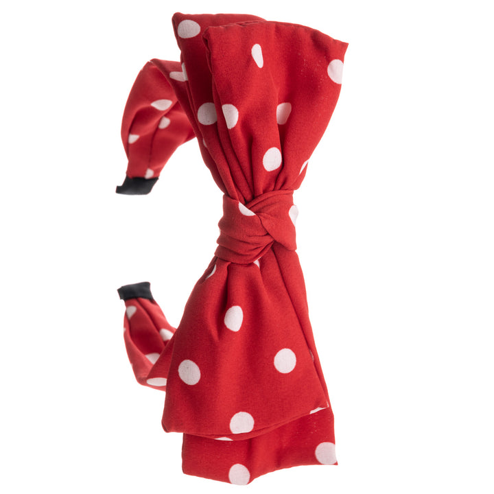 En prickad bred bågskakelhårkrage