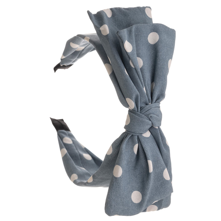 En prickad bred bågskakelhårkrage