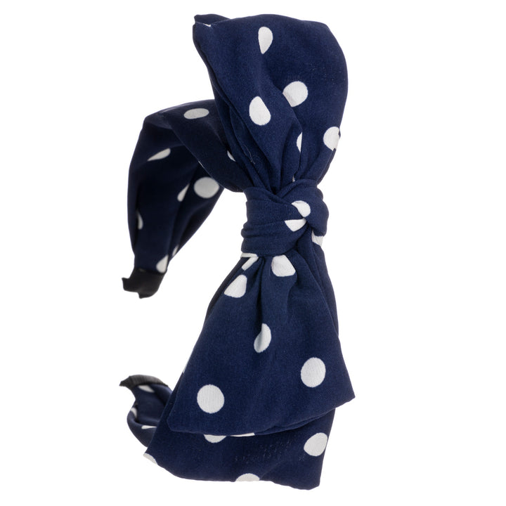 En prickad bred bågskakelhårkrage