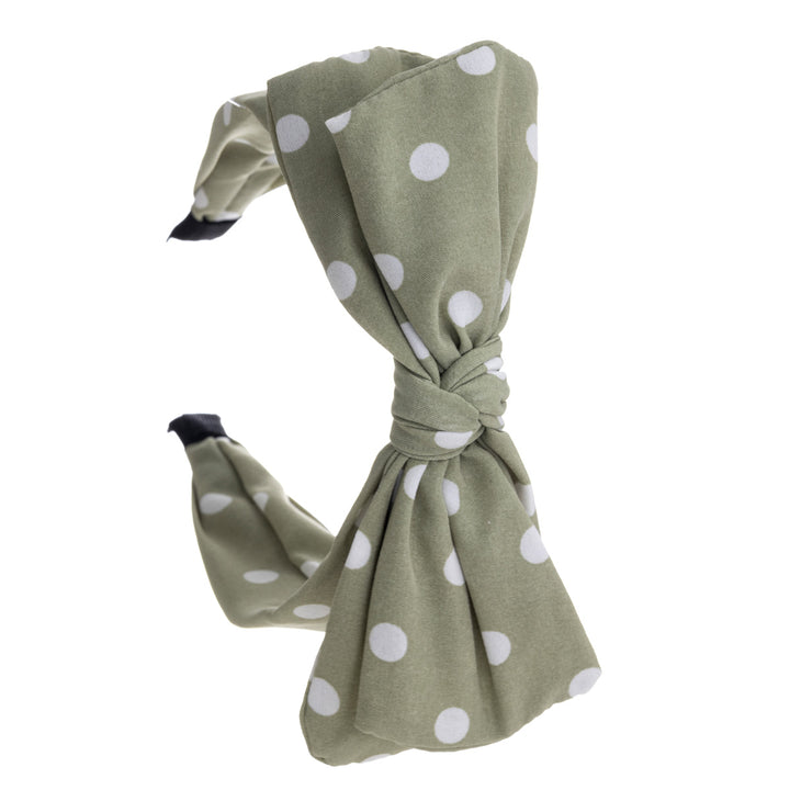 En prickad bred bågskakelhårkrage