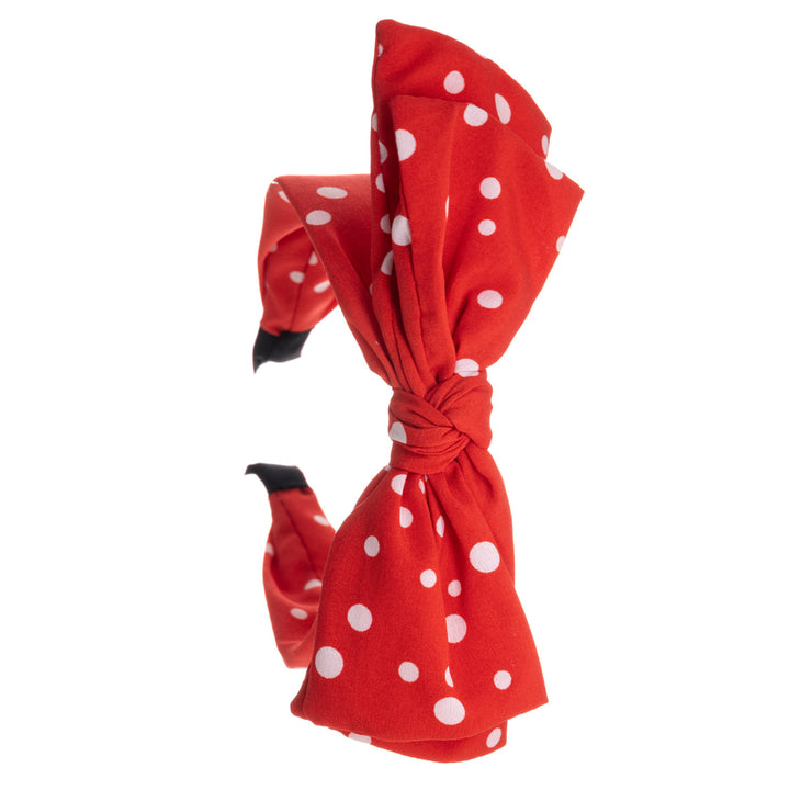 En prickad bred bågskakelhårkrage