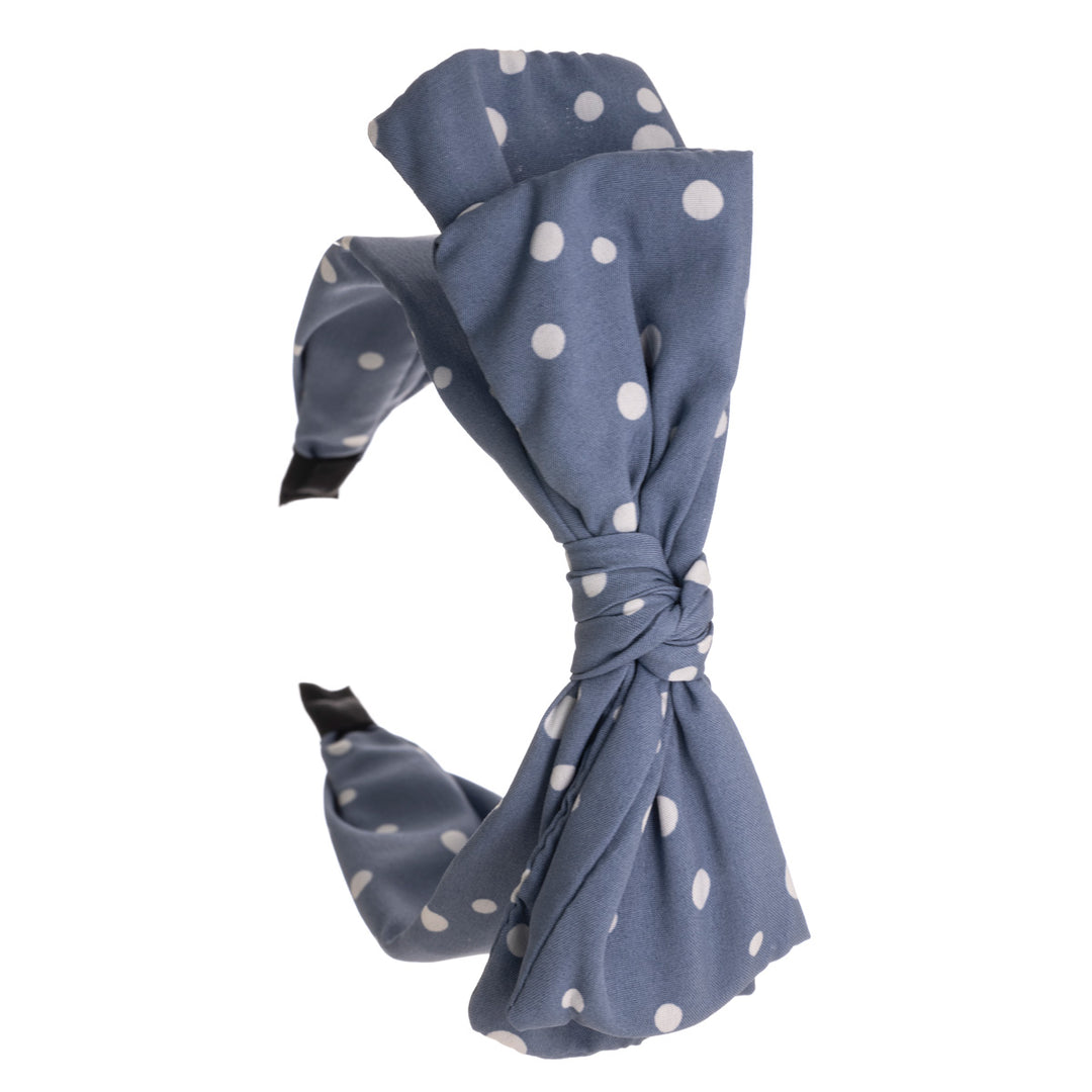 En prickad bred bågskakelhårkrage