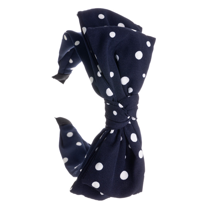 En prickad bred bågskakelhårkrage